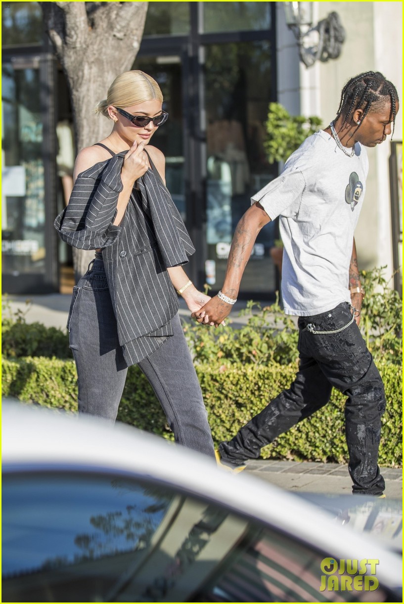 Photo: kylie jenner and boyfriend travis scott go jewelry shopping