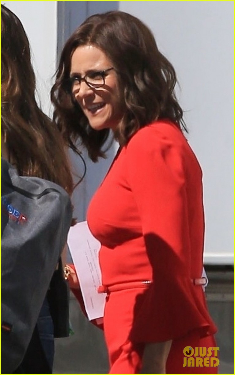 Julia LouisDreyfus Films 'Veep' Final Season in LA Photo 4133746