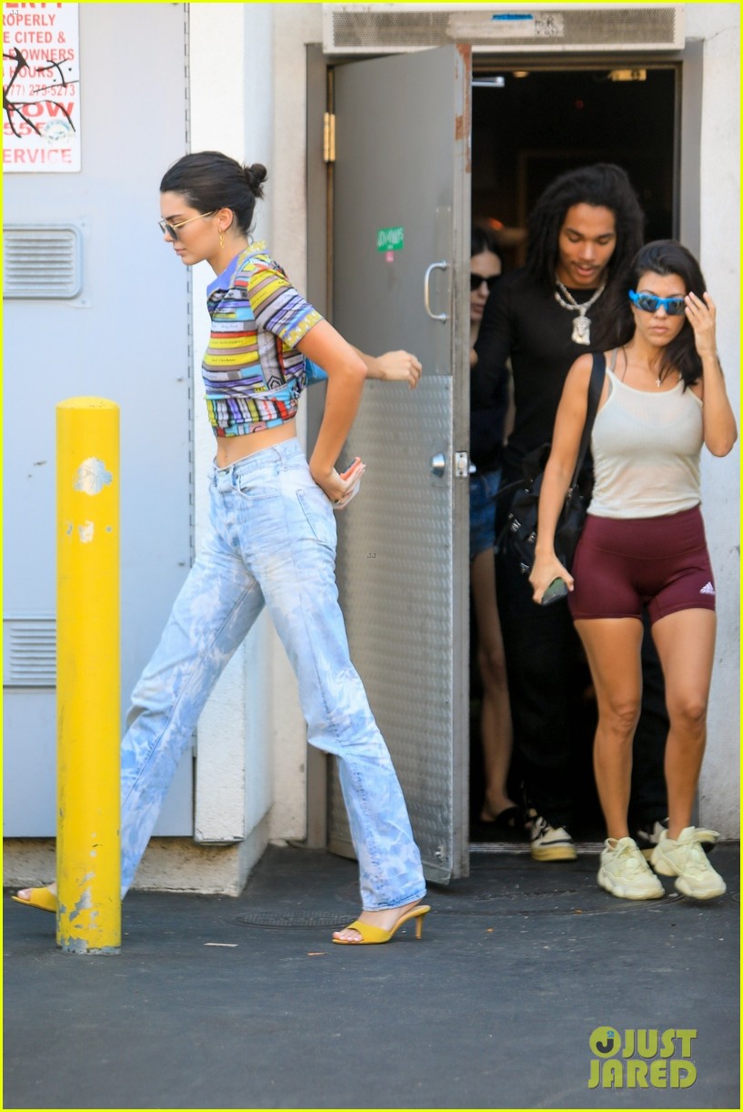 Kourtney Kardashian & Kendall Jenner Grab an Early Friday Night Dinner