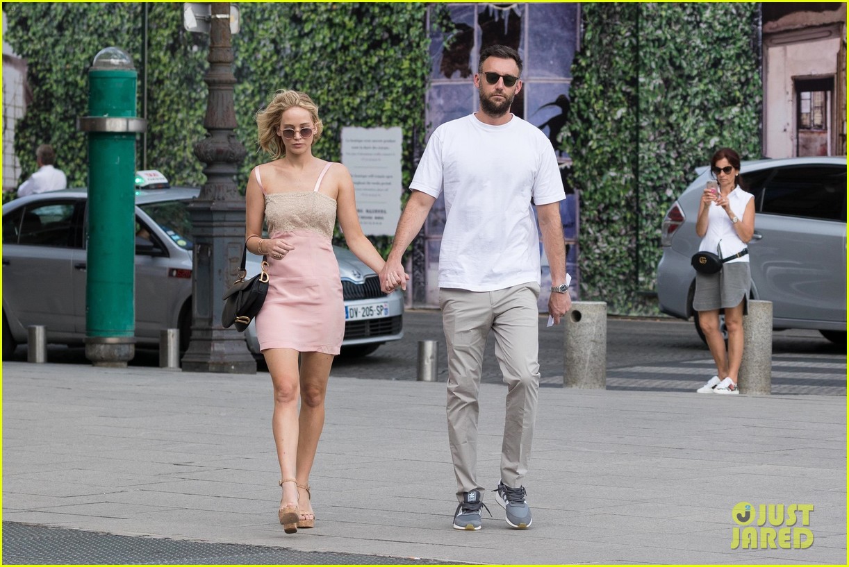 Jennifer Lawrence & Cooke Maroney Hold Hands in Paris: Photo 4126236