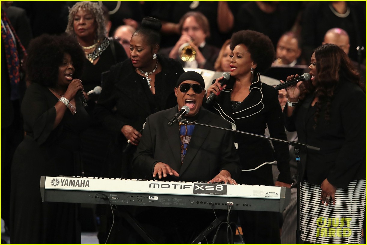 Stevie Wonder Pays Tribute to Aretha Franklin at Her Funeral Watch