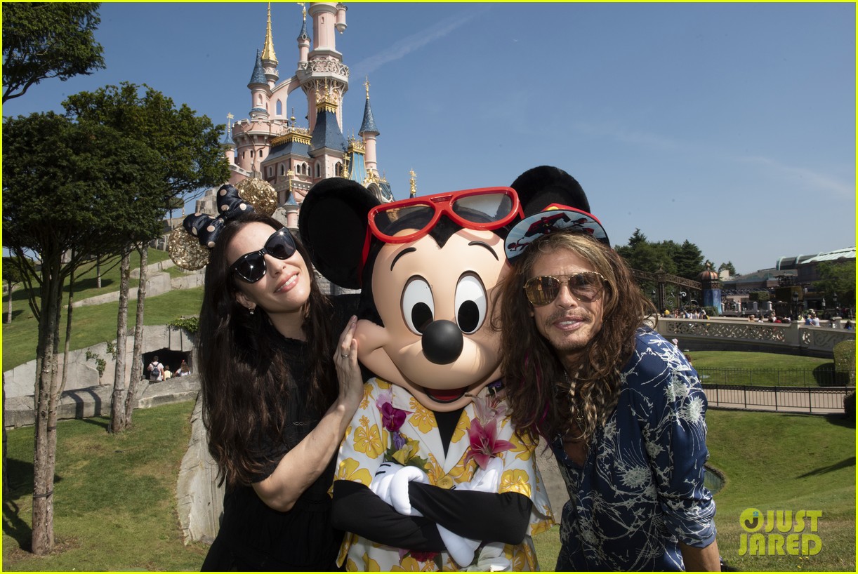 Steven Tyler & Daughter Liv Take a Trip to Disneyland Paris!: Photo