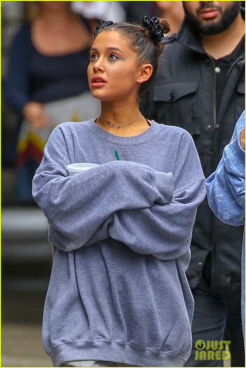 Ariana Grande & Friends Get Drenched in NYC Rain Storm: Photo 4149661