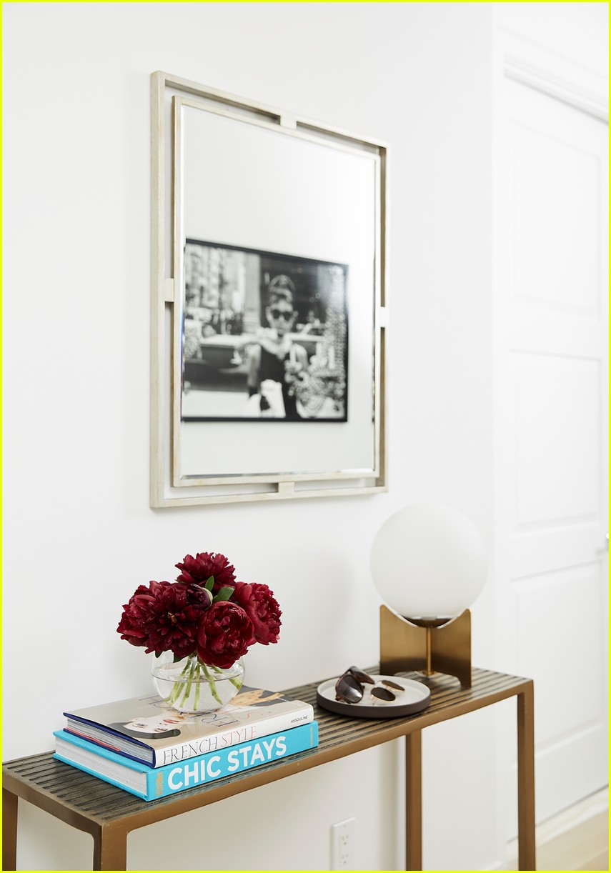 Photo ashley benson tour of new york city apartment 16 Photo 4143947