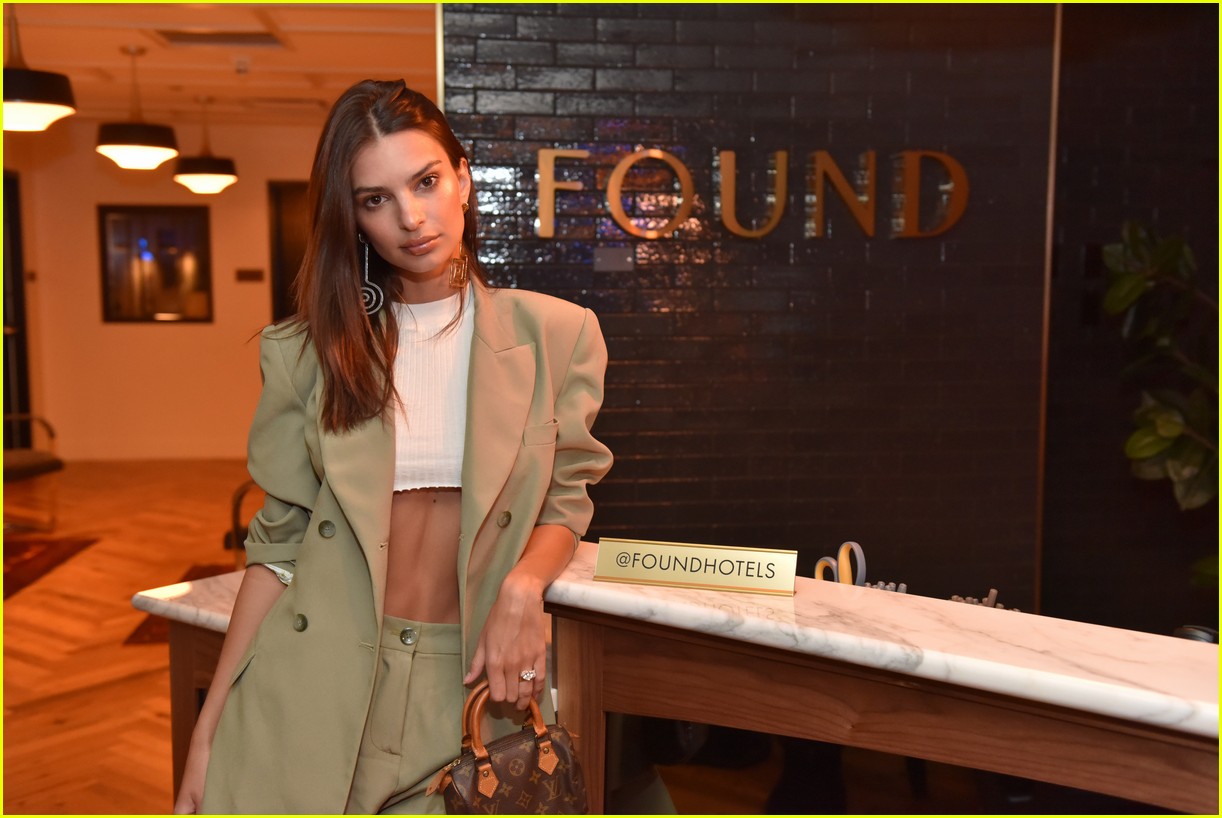 Emily Ratajkowski Attends Grand Opening of Found Hotel in Chicago ...