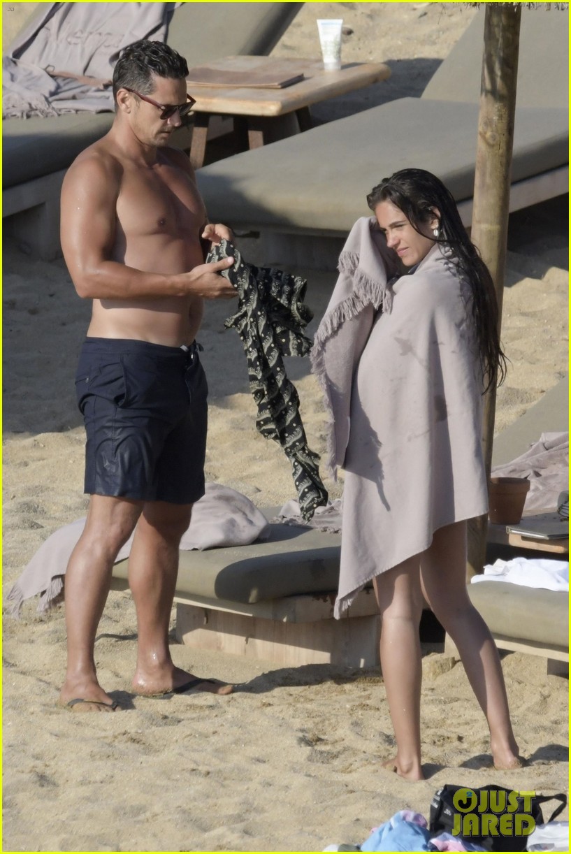 Photo james franco girlfriend beach greece 63 Photo 4143388 Just
