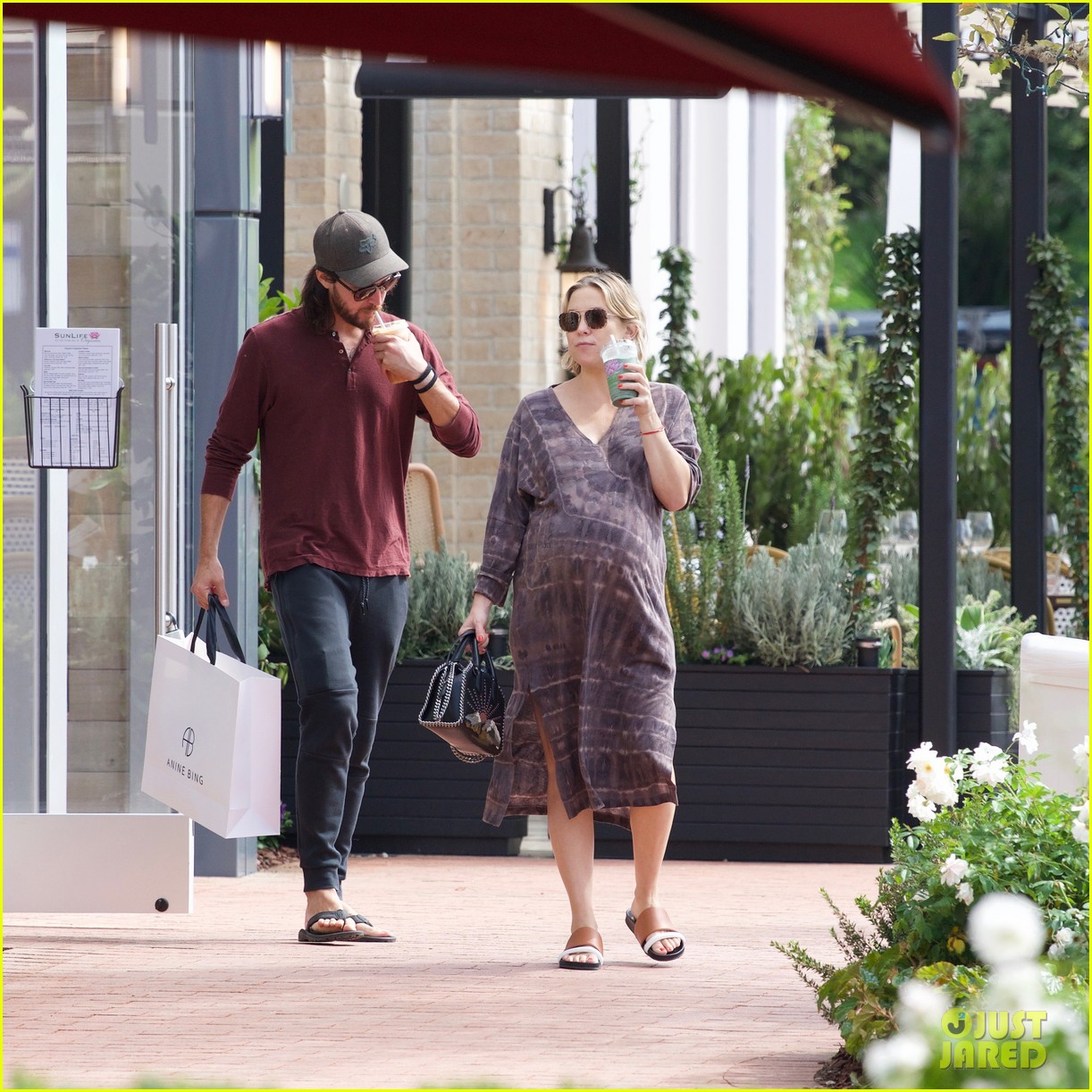 Pregnant Kate Hudson & Boyfriend Danny Fujikawa Step Out After Her Baby