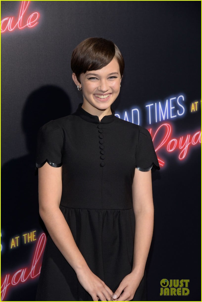 Photo: dakota johnson joins jon hamm at bad times at el royale premiere