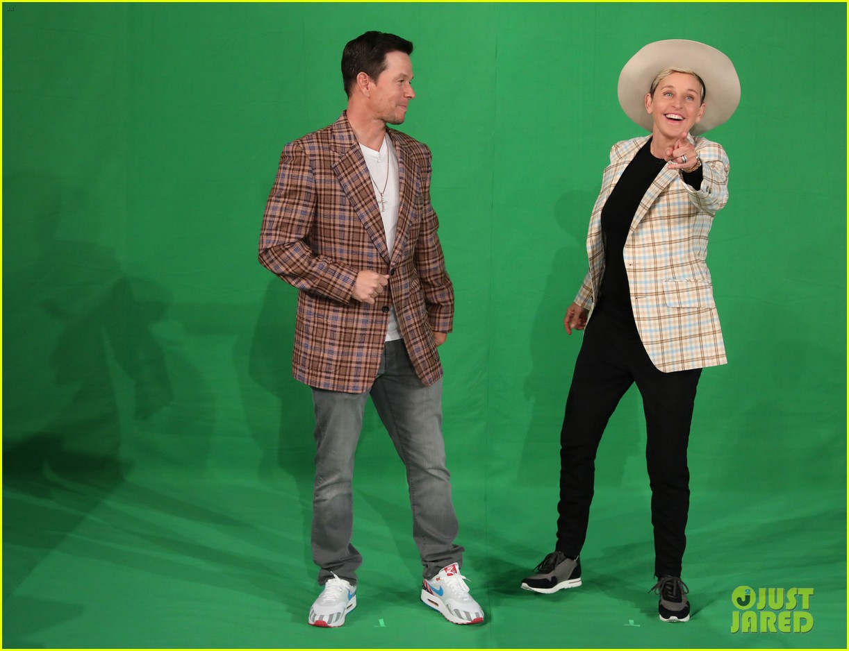 Mark Wahlberg Creates Hilarious Commercial For His New Car Dealership(02)