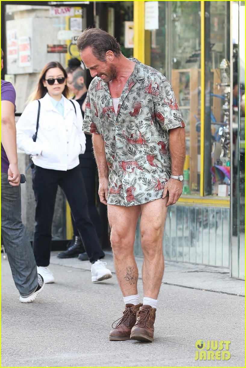 Christopher Meloni Bares His Butt While Pantsless on Set: Ph
