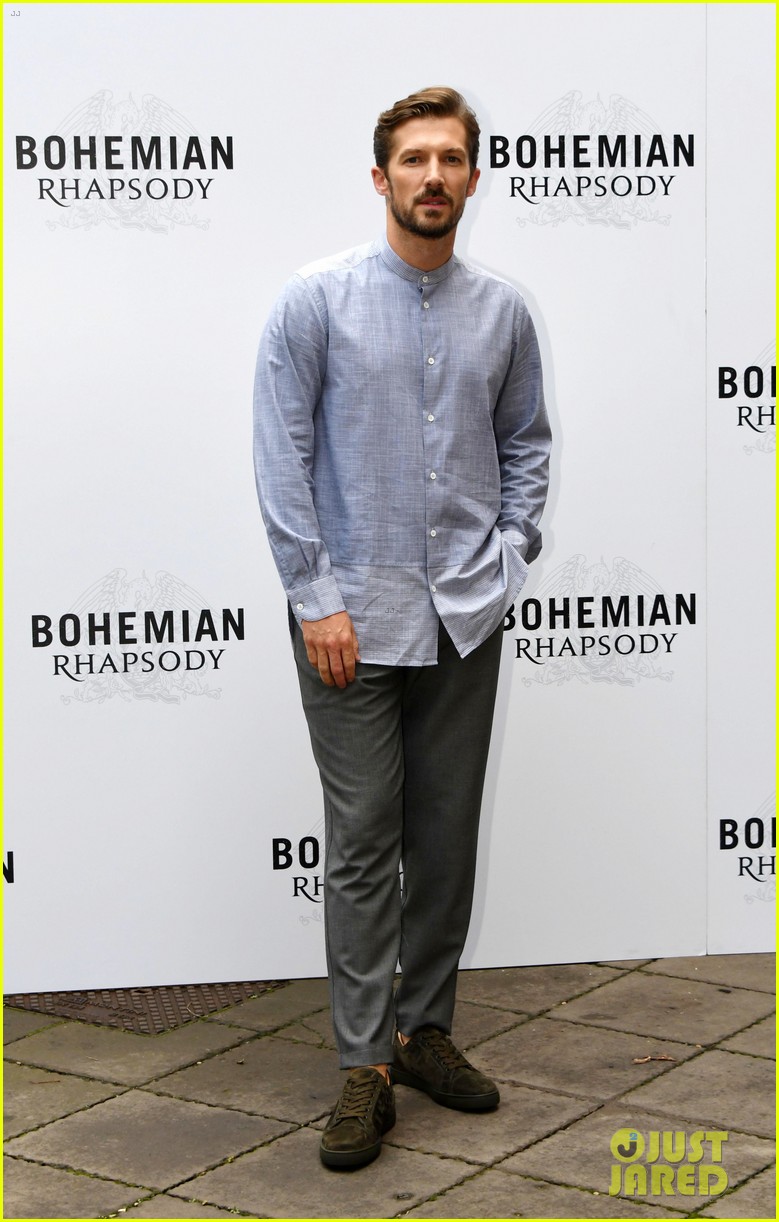 Rami Malek Poses for 'Bohemian Rhapsody' Photocall in Rome!: Photo ...