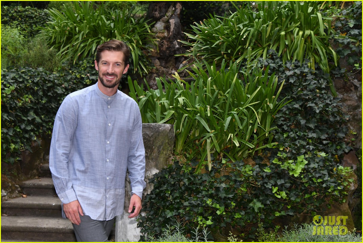 Rami Malek Poses for 'Bohemian Rhapsody' Photocall in Rome!: Photo ...