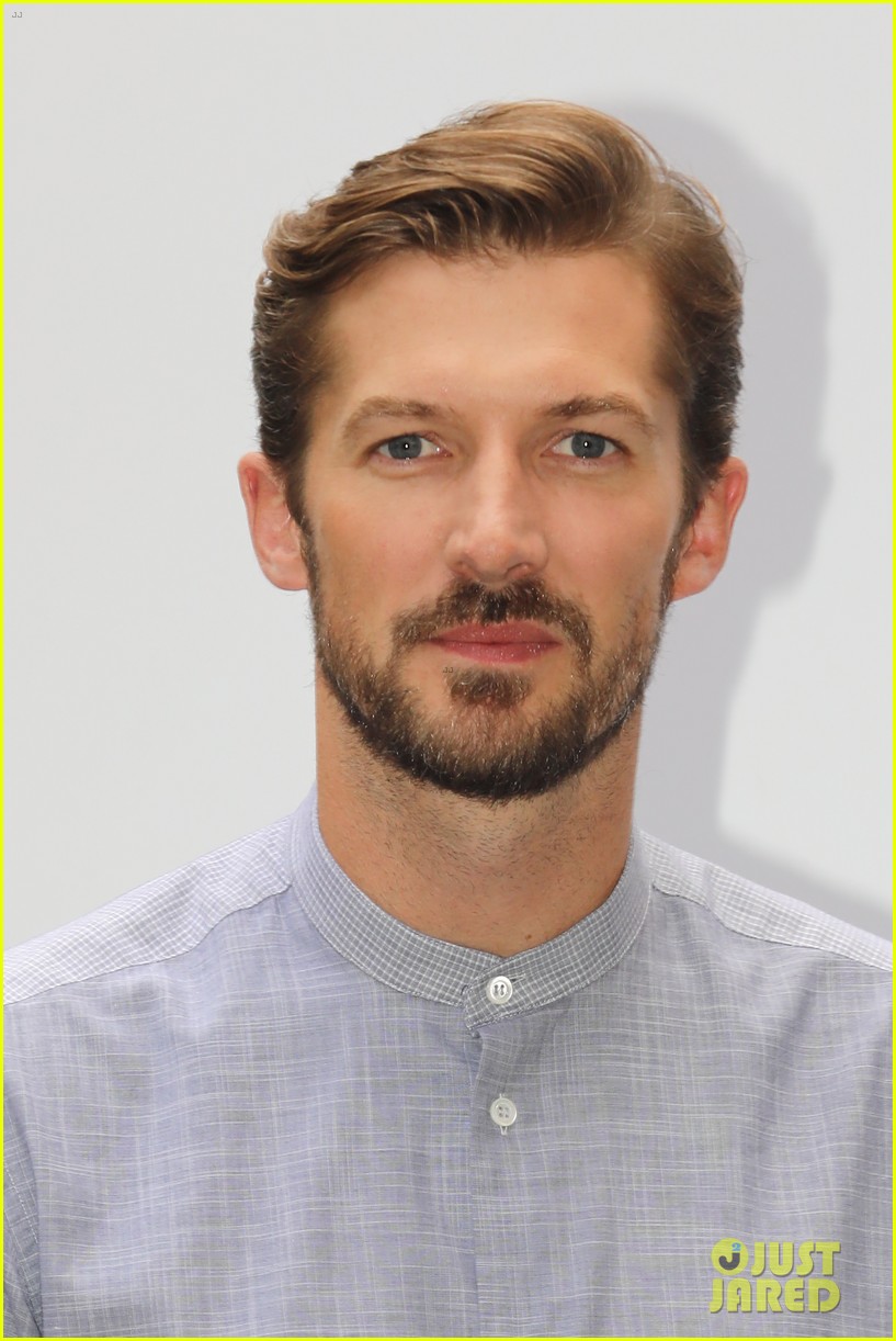 Rami Malek Poses for 'Bohemian Rhapsody' Photocall in Rome!: Photo ...