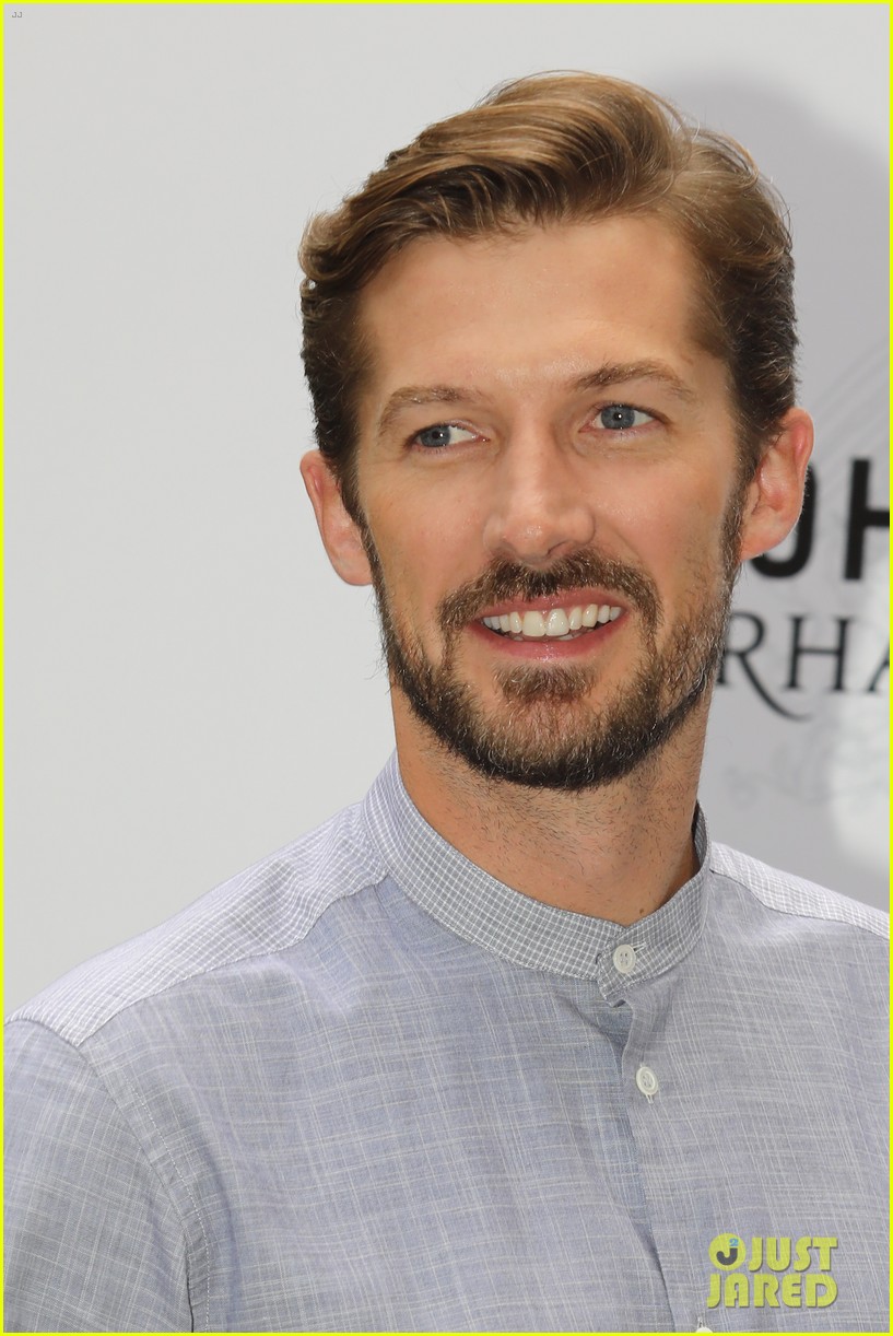 Rami Malek Poses for 'Bohemian Rhapsody' Photocall in Rome!: Photo ...