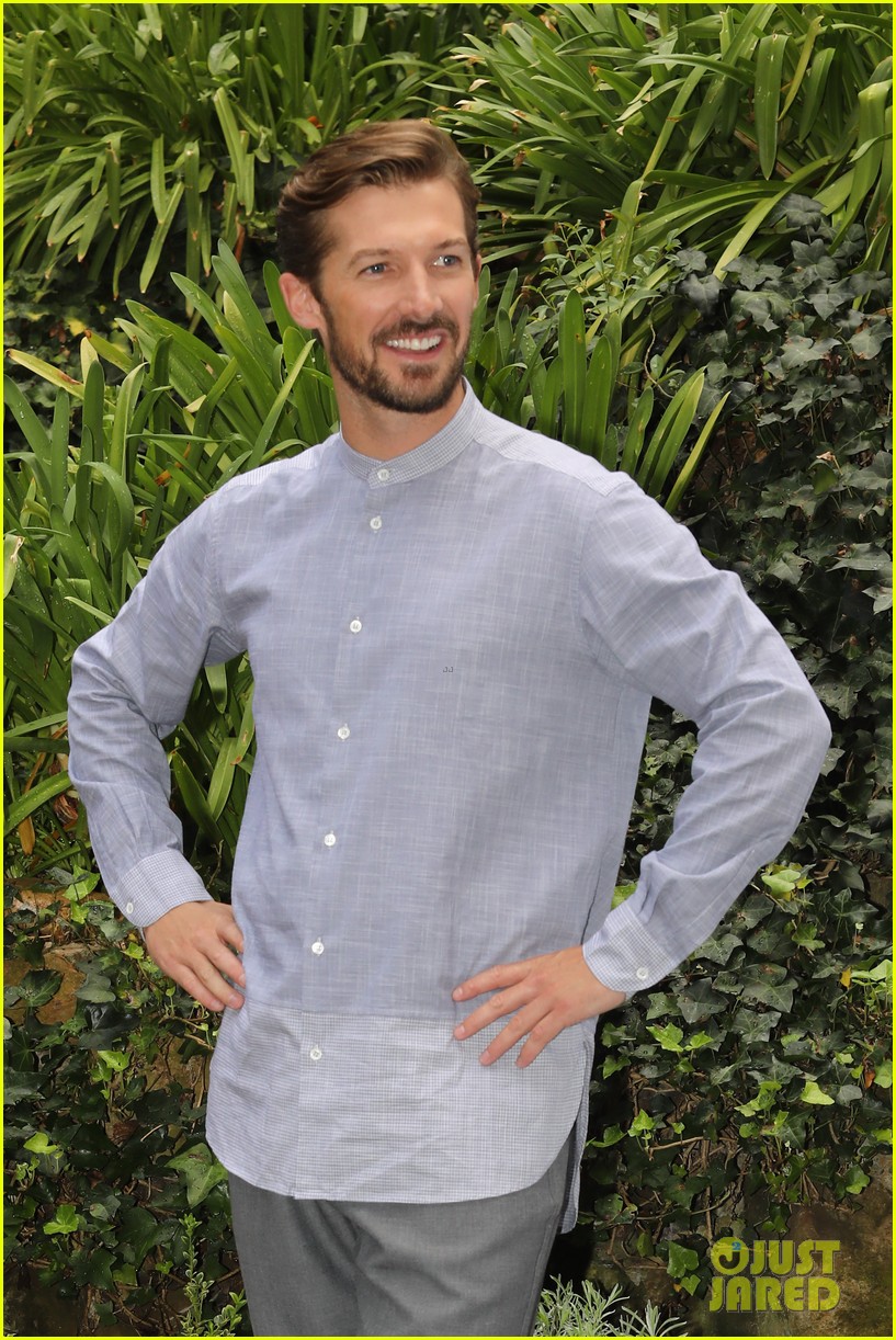 Rami Malek Poses for 'Bohemian Rhapsody' Photocall in Rome!: Photo ...