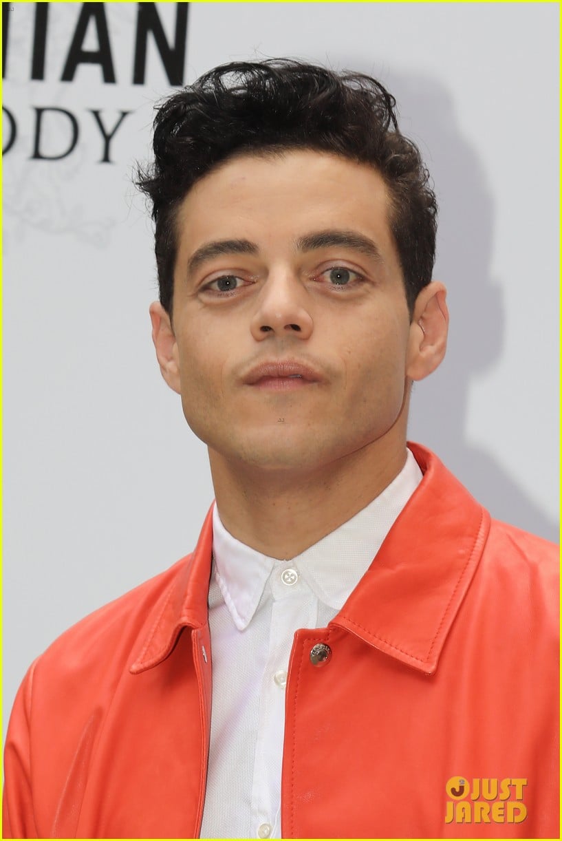 Rami Malek Poses for 'Bohemian Rhapsody' Photocall in Rome!: Photo ...