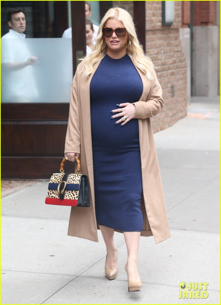 Jessica Simpson Shows Off Her Pregnancy Style in NYC! Photo 4150803