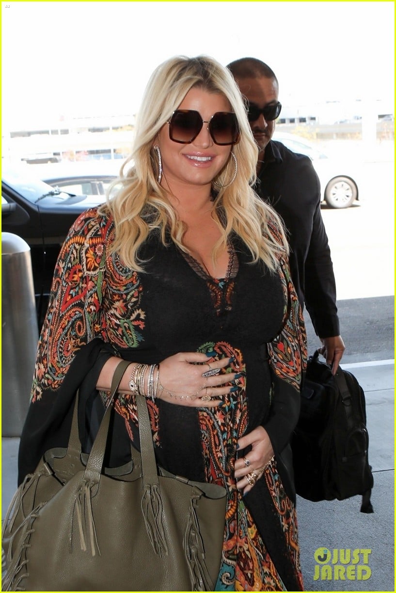 Jessica Simpson Cradles Baby Bump After Announcing Third Pregnancy