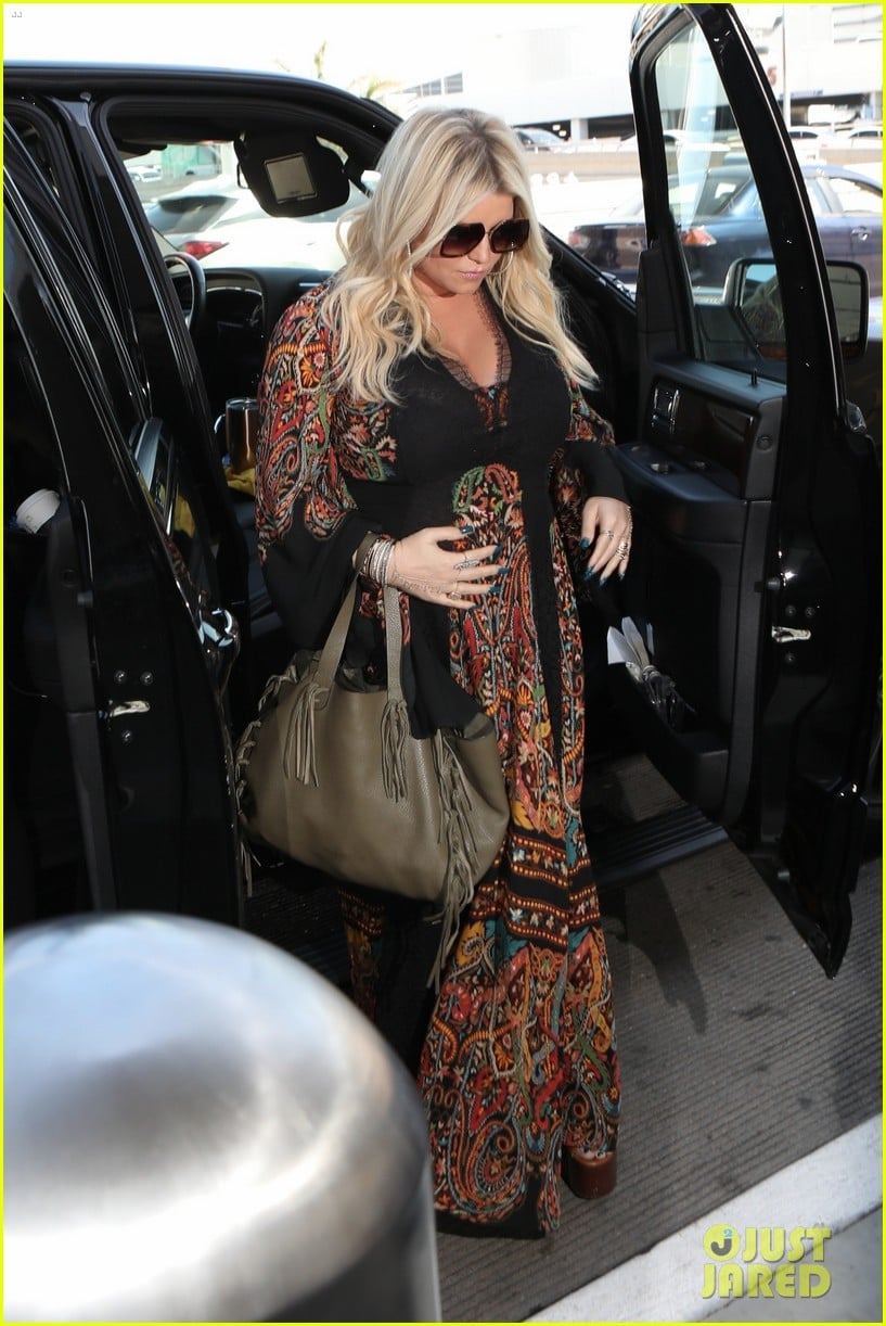 Jessica Simpson Cradles Baby Bump After Announcing Third Pregnancy
