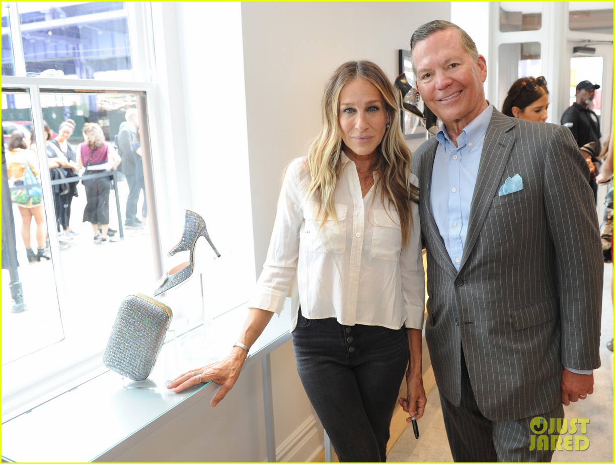 sarah-jessica-parker-attends-launch-of-sjp-shoe-store-in-nyc-photo