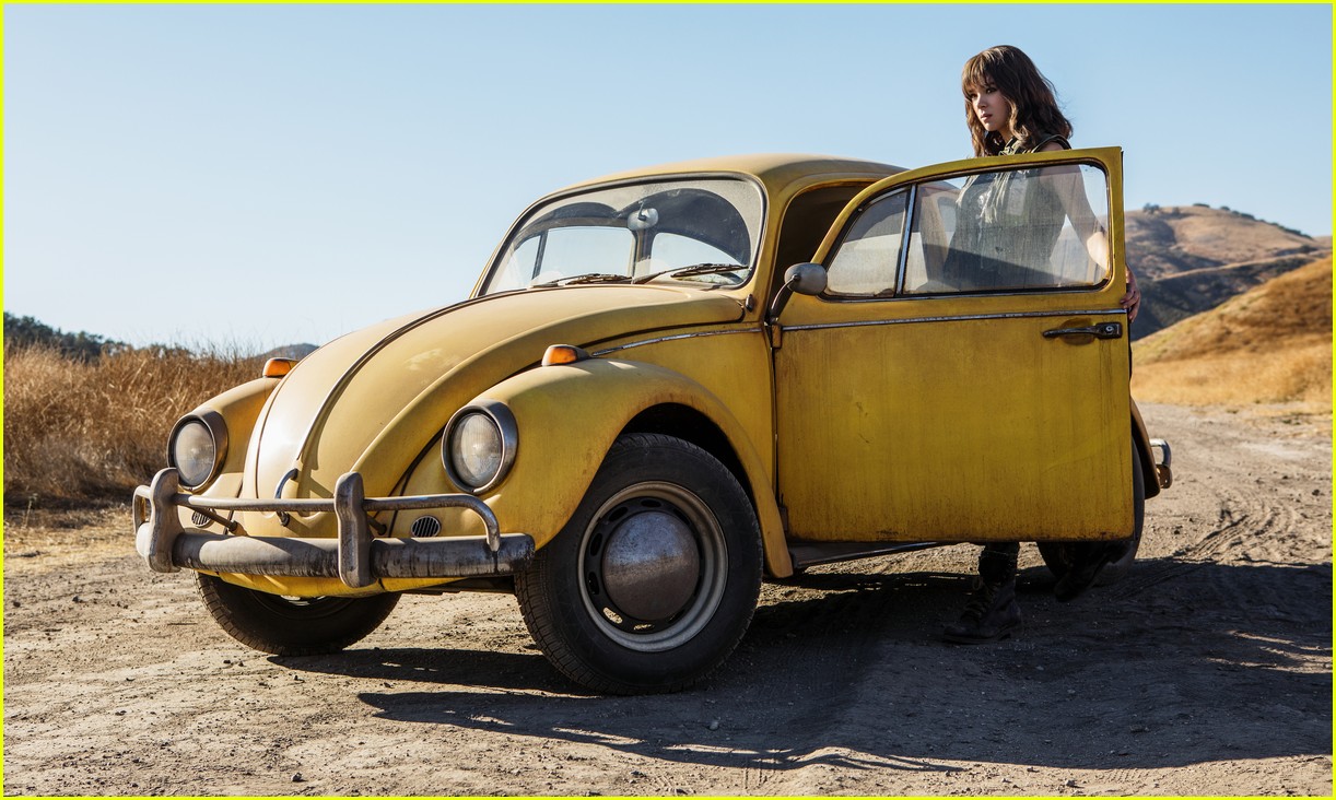 Hailee Steinfeld Discovers a Transformer in New 'Bumblebee' Trailer