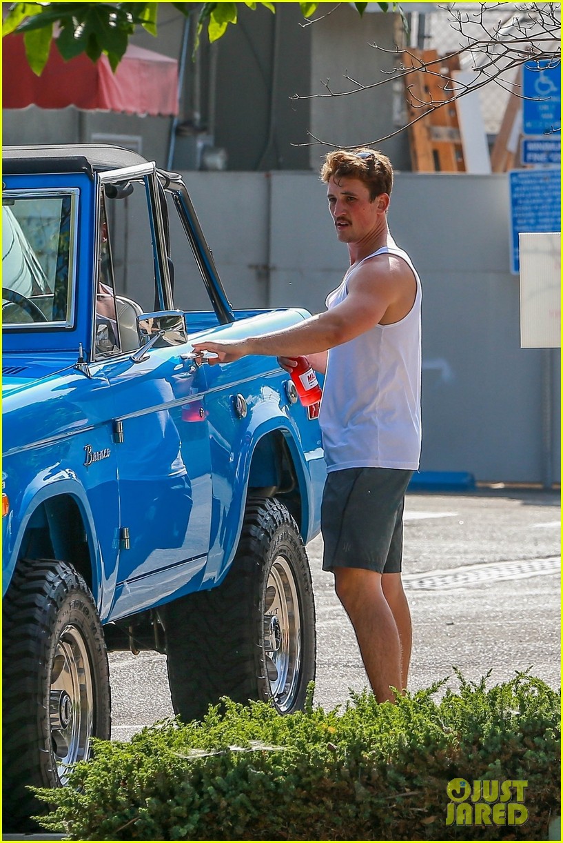 Miles Teller Shows Off His Buff Muscles for 'Top Gun' Role Photo