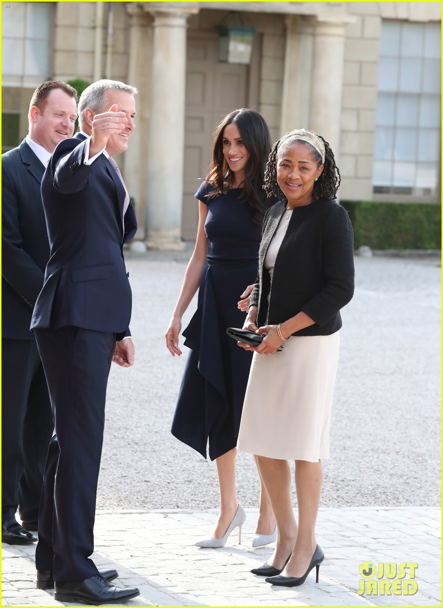 Doria Ragland Is 'Very Happy' for Daughter Meghan Markle's Pregnancy(00)
