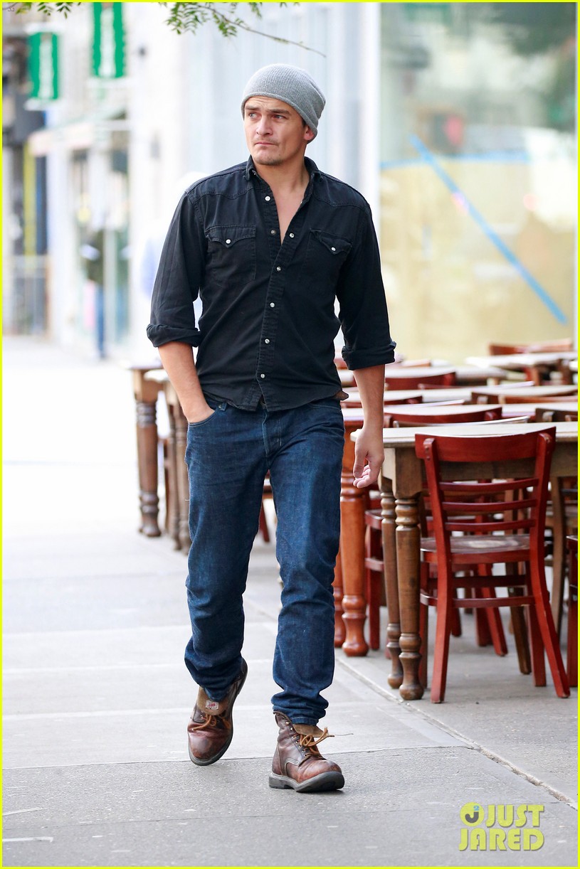 Rupert Friend Is Dressed Perfectly for the Fall Weather Photo 4165894