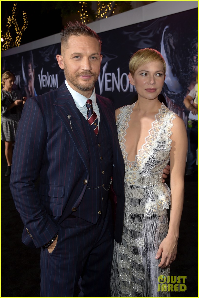 Tom Hardy Joins 'Venom' Co-Stars at L.A. Premiere!: Photo 4157318 | Jenny  Slate, Michelle Lee, Michelle Williams, Reid Scott, Riz Ahmed, Ron Cephas  Jones, Scott Haze, Sope Aluko, Tom Hardy, Venom Photos |