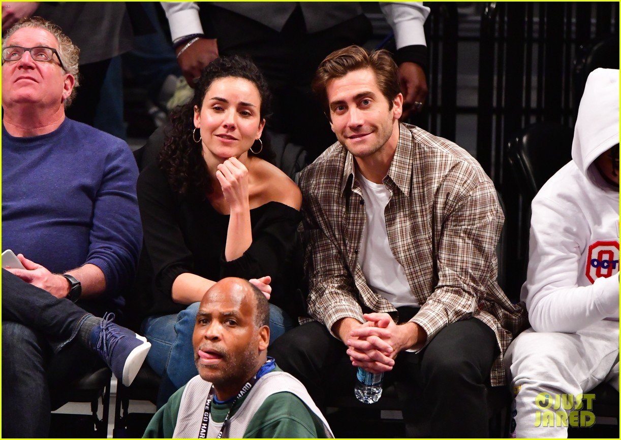 Jake Gyllenhaal Watches the Brooklyn Nets Game with Greta Caruso Photo