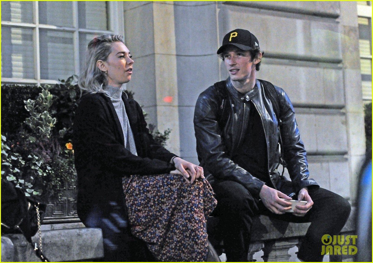 Vanessa Kirby & Callum Turner Share a Kiss on Their Date Night Photo