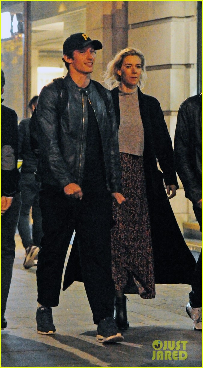 Vanessa Kirby & Callum Turner Share a Kiss on Their Date Night Photo