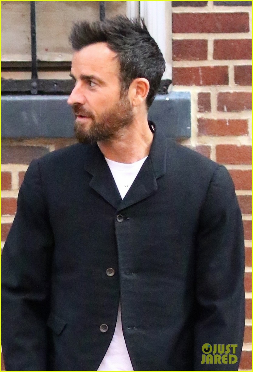 justin theroux takes his dog kuma for a walk in nyc 014167723