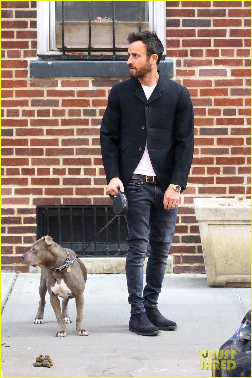 justin theroux takes his dog kuma for a walk in nyc 034167725