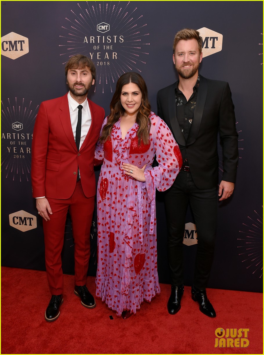 Pregnant Carrie Underwood, Miranda Lambert & More Get Honored at CMT