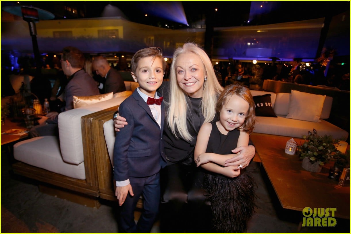 Photo: sandra bullock steps out for bird box screening after donating