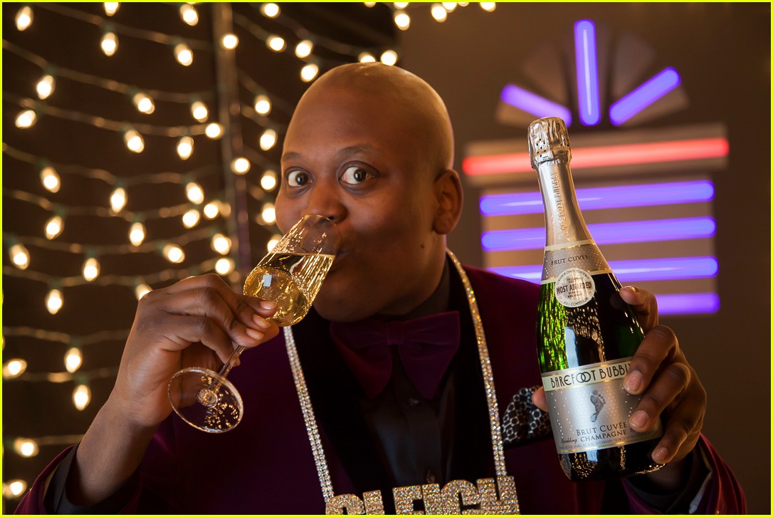 Anna Faris & The Slay Team Are 'Sleighin' the Holidays' in Fun New