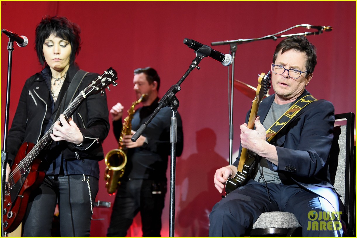 Photo: michael j fox performs with joan jett at his parkinsons benefit