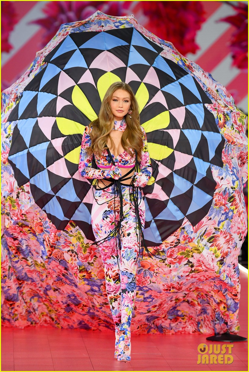 Gigi Hadid & Bella Hadid Are Stunning Sisters at Victoria's Secret