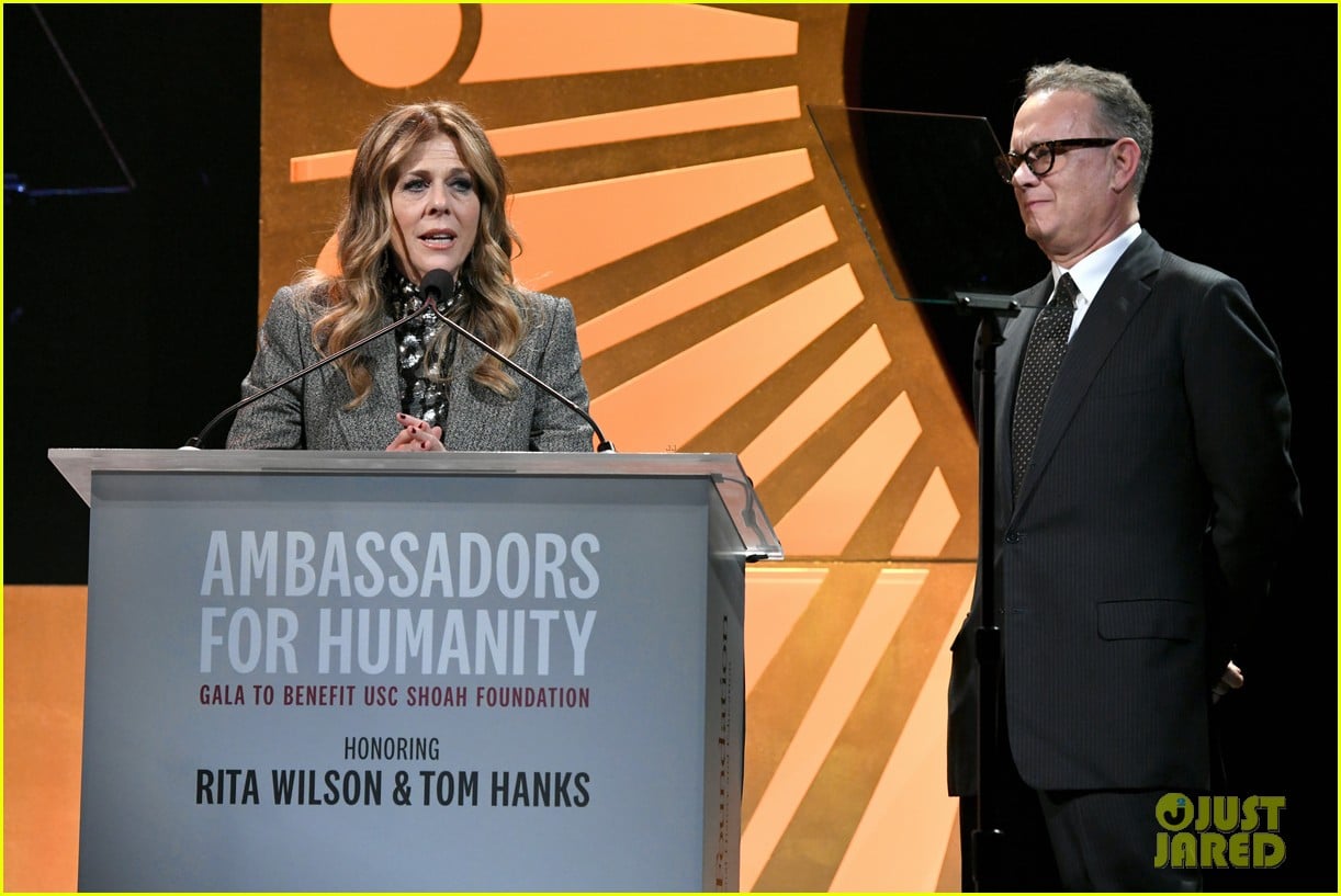 oprah helps honor tom hanks rita wilson at ambassadors for humanity gala 214176726