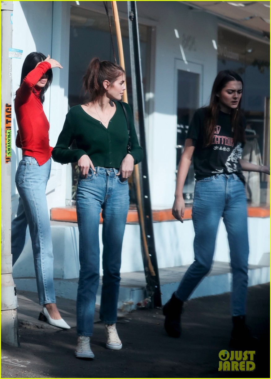 Kendall Jenner Has a Girls' Day Out with Kaia Gerber Photo 4185347(02)