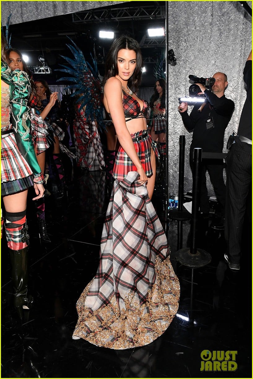 Kendall Jenner Returns to Victoria's Secret Runway for 2018 Fashion