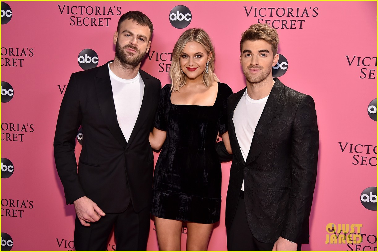 Shawn Mendes, Kelsea Ballerini, & The Chainsmokers Perform at Victoria's Secret Fashion Show