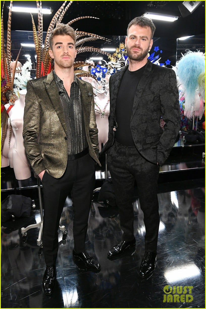 Shawn Mendes, Kelsea Ballerini, & The Chainsmokers Perform at Victoria