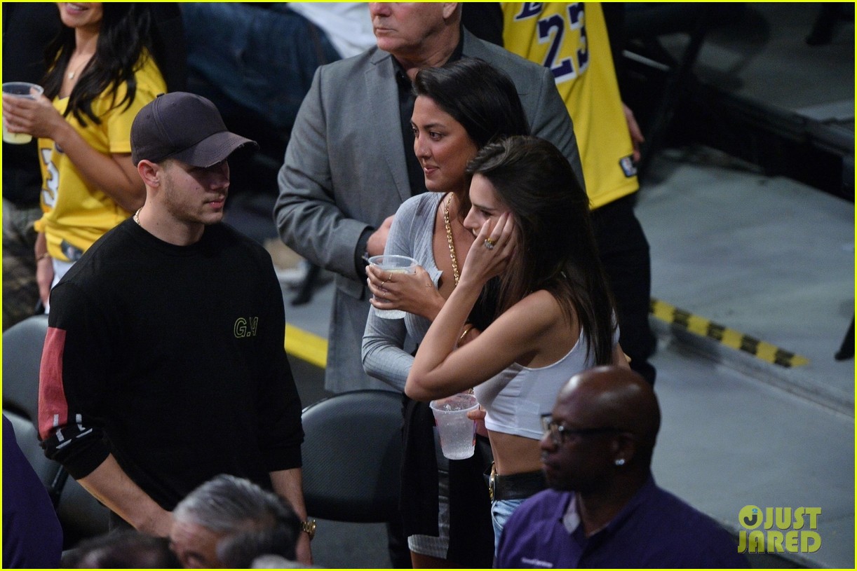 Nick & Joe Jonas Chat With Emily Ratajkowski at the Lakers Game in LA