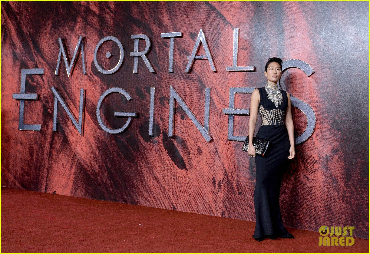 Photo: robert sheehan hera hilmar world premiere mortal engines in