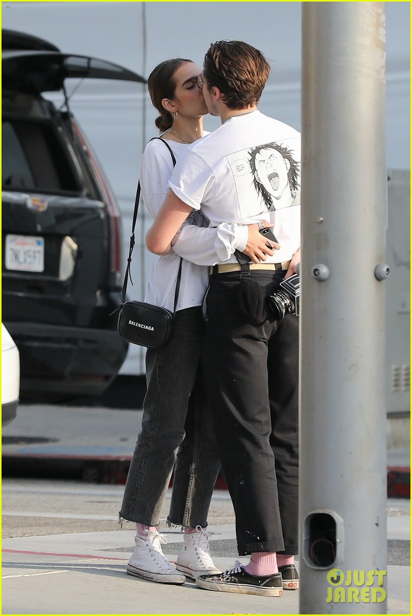 Brooklyn Beckham Packs on PDA with Model Hana Cross Photo 4200080