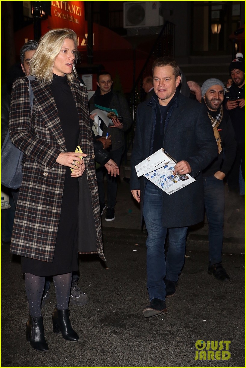 Matt Damon Goes Out for Dinner with Lindsay Shookus, His BFF Ben(01)