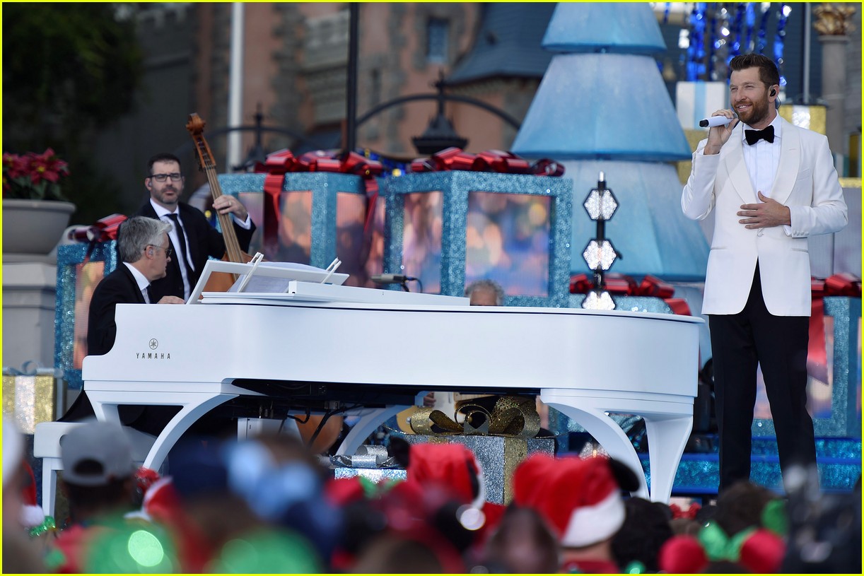 Disney's Christmas Parade 2018 Performers & Songs Lineup! Photo
