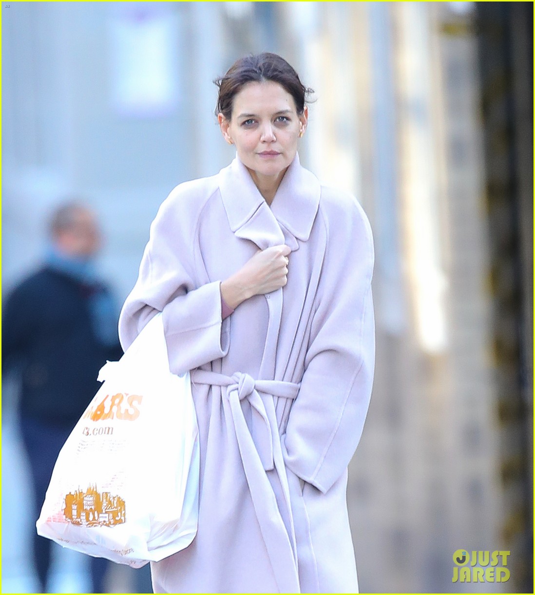 Katie Holmes Steps Out for an Early Morning Grocery Run in Chilly NYC